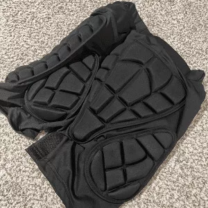 Empfangen Snowboarding Shorts mit Aufprallschutz und Knieschutz vom Kunden B****t